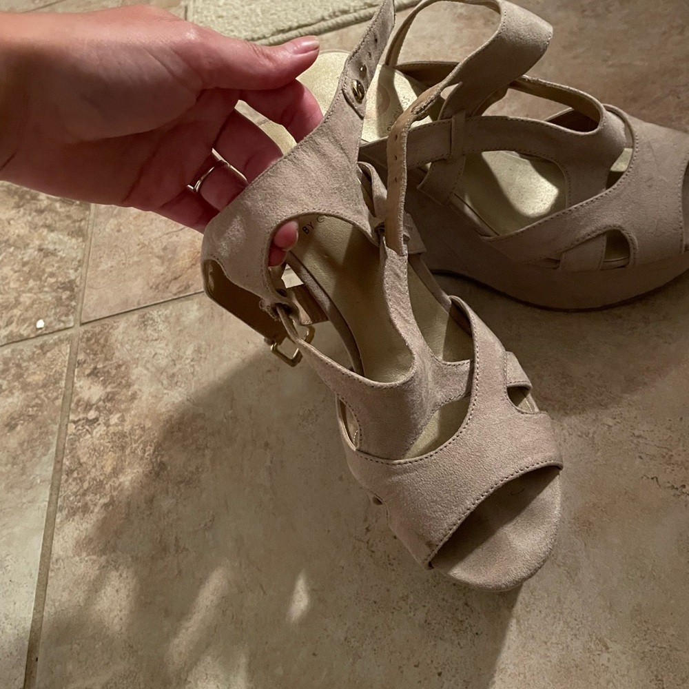 Guess platform wedge sandals